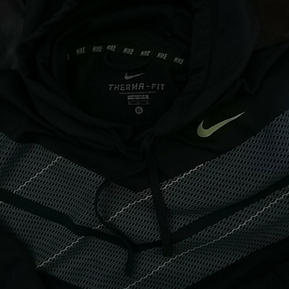 Men's Nike Sweatshirt, Size XL - Picture 2 of 3